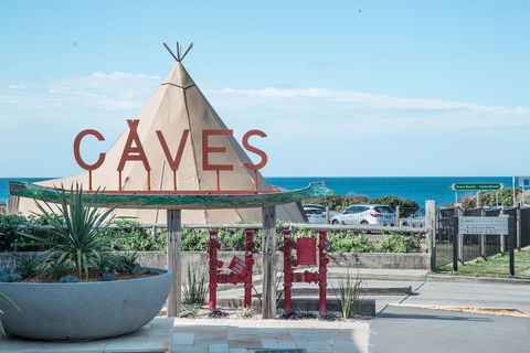 Caves Coastal Bar & Bungalows - Tourism Hervey Bay 2