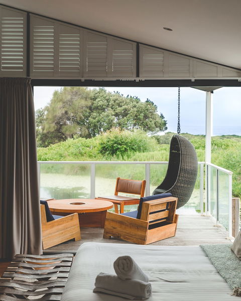 Caves Coastal Bar & Bungalows - Tourism Hervey Bay 1