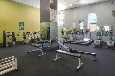 Ample Space In This 1 Bed Apt Also With Pool / Gym - Hervey Bay Accommodation 6