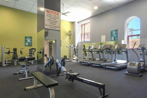 Ample Space In This 1 Bed Apt Also With Pool / Gym - Hervey Bay Accommodation 7