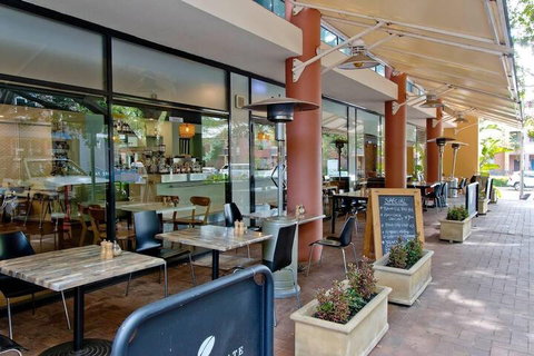 Ample Space In This 1 Bed Apt Also With Pool / Gym - Hervey Bay Accommodation 2