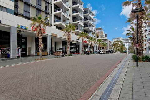 Ample Space In This 1 Bed Apt Also With Pool / Gym - Hervey Bay Accommodation 1
