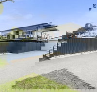 Upstairs Cottage on Beachurst