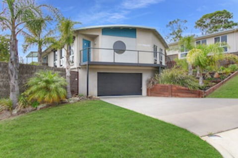 Lake House - Hervey Bay Accommodation 0