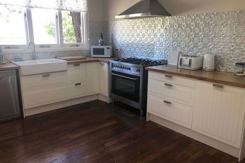 Barefoot Beach Cottage - Hervey Bay Accommodation 6