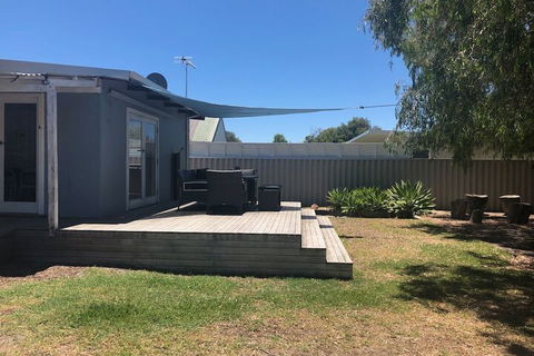 Barefoot Beach Cottage - Hervey Bay Accommodation 1