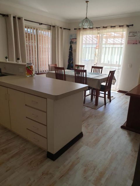 Beachside Retreat - Hervey Bay Accommodation 3