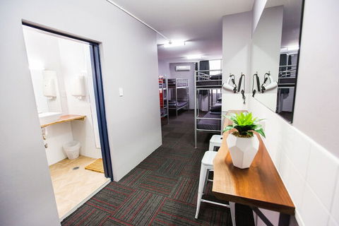 Mad Monkey Backpackers Waterfront - Tourism Hervey Bay 7