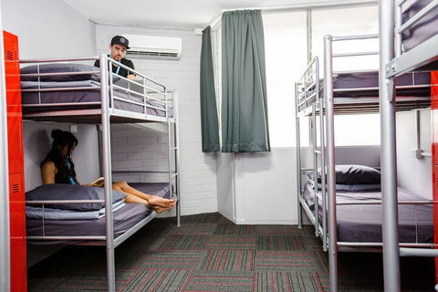 Mad Monkey Backpackers Waterfront - Tourism Hervey Bay 4