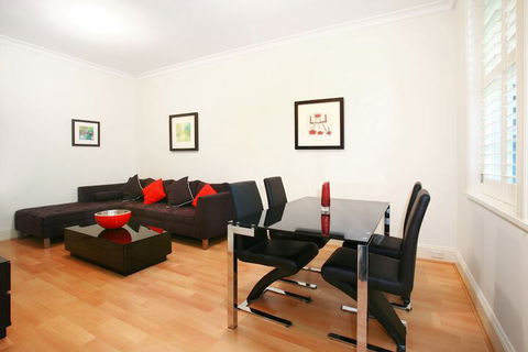 Art Deco In The Cul-de-Sac - Hervey Bay Accommodation 2