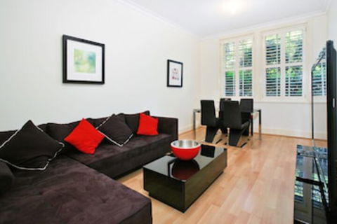 Art Deco In The Cul-de-Sac - Hervey Bay Accommodation 0