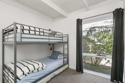 Mysa Anglesea Sleeps 7 WiFi Netflix Cafes Shops - Hervey Bay Accommodation 4