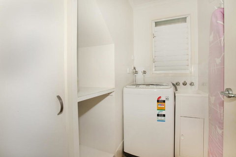 Unit 1 On The Park Coolum Beach - Hervey Bay Accommodation 3