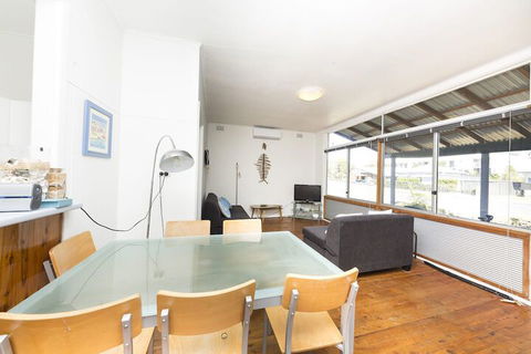 Douglas Cottage - Hervey Bay Accommodation 2