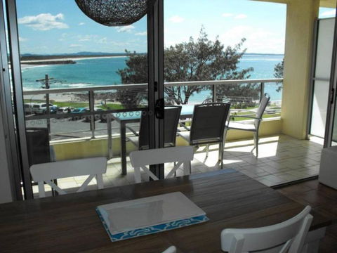 Beachpoint Unit 202 28 North Street - Hervey Bay Accommodation 6