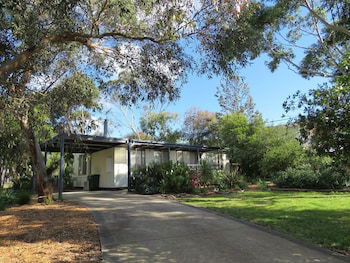 8 Ophir Cottage In Ventnor - Hervey Bay Accommodation 0