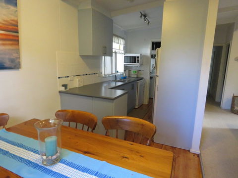 8 Ophir Cottage In Ventnor - Hervey Bay Accommodation 2