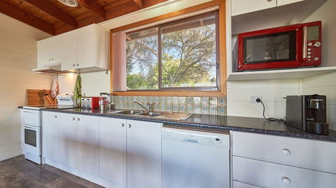 9 Boat Creek By The Beach In Ventnor - Hervey Bay Accommodation 2
