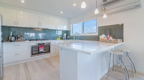 7 Graydens With Views In Ventnor - Hervey Bay Accommodation 2