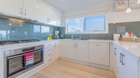 7 Graydens With Views In Ventnor - Hervey Bay Accommodation 3