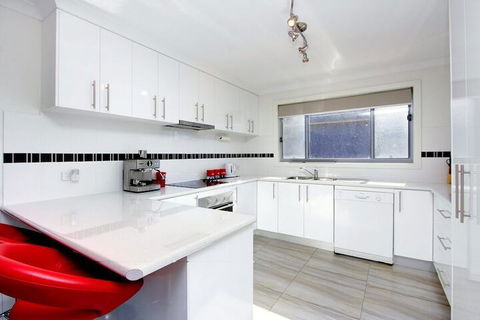 47 Anderson With Pool In Cowes - Hervey Bay Accommodation 2