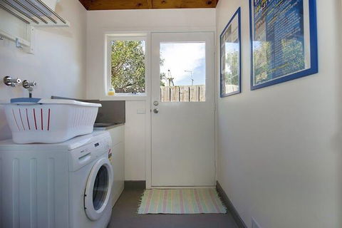 Just Beachy Beach House Pet Friendly! - Tourism Hervey Bay 2