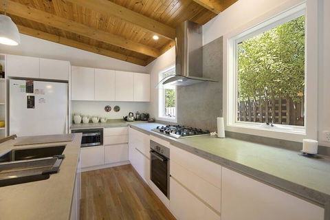 Just Beachy Beach House Pet Friendly! - Tourism Hervey Bay 5