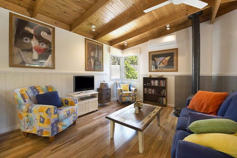 Just Beachy Beach House Pet Friendly! - Tourism Hervey Bay 4