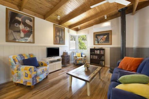 Just Beachy Beach House Pet Friendly! - Tourism Hervey Bay 0