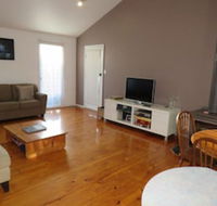 5 Little Penguin Cottage in Cowes - Hervey Bay Accommodation