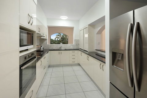 Bella Azure Ocean-view Apartment With Golf Buggy - Hervey Bay Accommodation 2