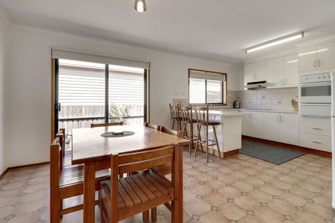 Lowes On The Lakes - Hervey Bay Accommodation 5