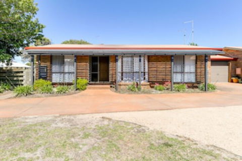 Lowes On The Lakes - Hervey Bay Accommodation 0