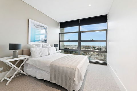 Ultra Modern Brand New CBD View - Hervey Bay Accommodation 7