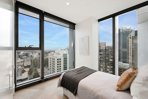 Ultra Modern Brand New CBD View - Hervey Bay Accommodation 3