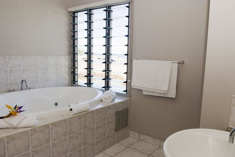 Magnetic Docks Townhouse 1 - Tourism Hervey Bay 1