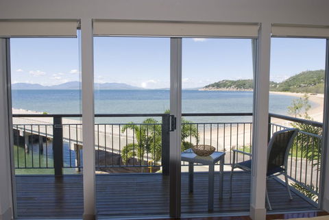 Magnetic Docks Townhouse 1 - Tourism Hervey Bay 3