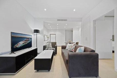 Peaceful Water Side Retreat With Huge Courtyard - Hervey Bay Accommodation 0