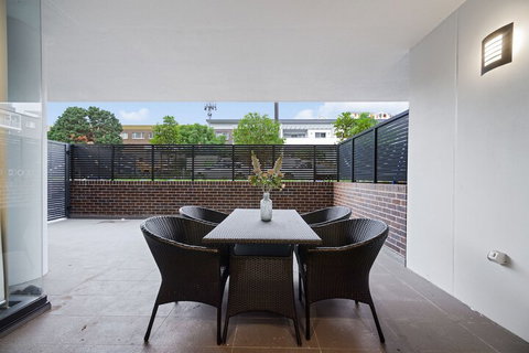 Peaceful Water Side Retreat With Huge Courtyard - Hervey Bay Accommodation 5