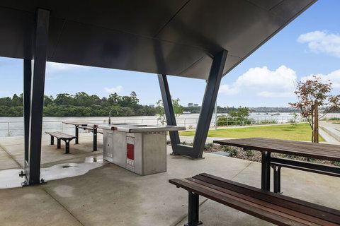 Peaceful Water Side Retreat With Huge Courtyard - Hervey Bay Accommodation 7