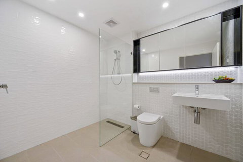 Peaceful Water Side Retreat With Huge Courtyard - Hervey Bay Accommodation 2