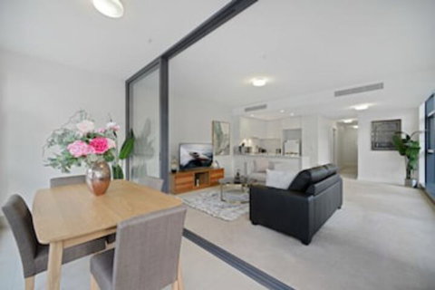 HomeHotel Walking To Trains Westfield & Cinema - Hervey Bay Accommodation 0