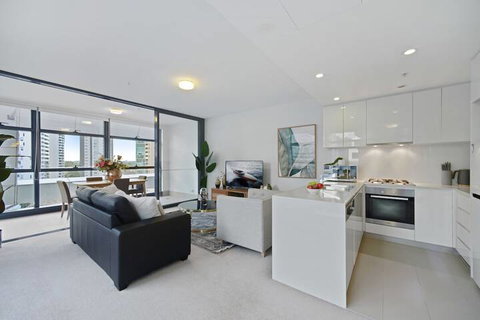 HomeHotel Walking To Trains Westfield & Cinema - Hervey Bay Accommodation 3