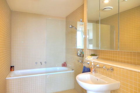 Beau Monde Apartments Newcastle - The York - Hervey Bay Accommodation 6