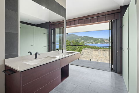 Mandalay Luxury Retreat - Tourism Hervey Bay 5