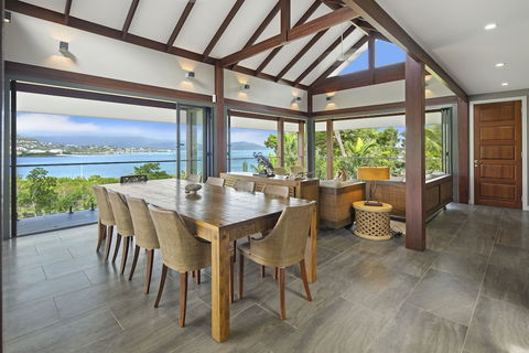 Mandalay Luxury Retreat - Tourism Hervey Bay 0