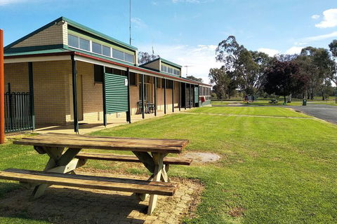 Holbrook Motor Village - Hervey Bay Accommodation 1