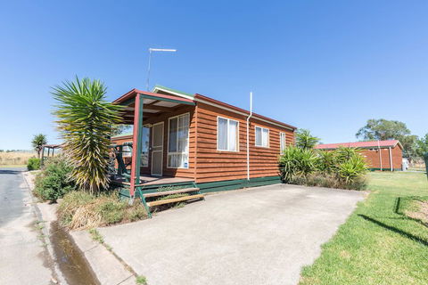 Holbrook Motor Village - Hervey Bay Accommodation 2