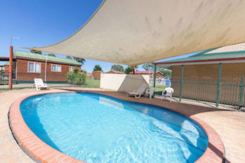 Holbrook Motor Village - Hervey Bay Accommodation 0
