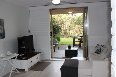 Oceanside - Hervey Bay Accommodation 4